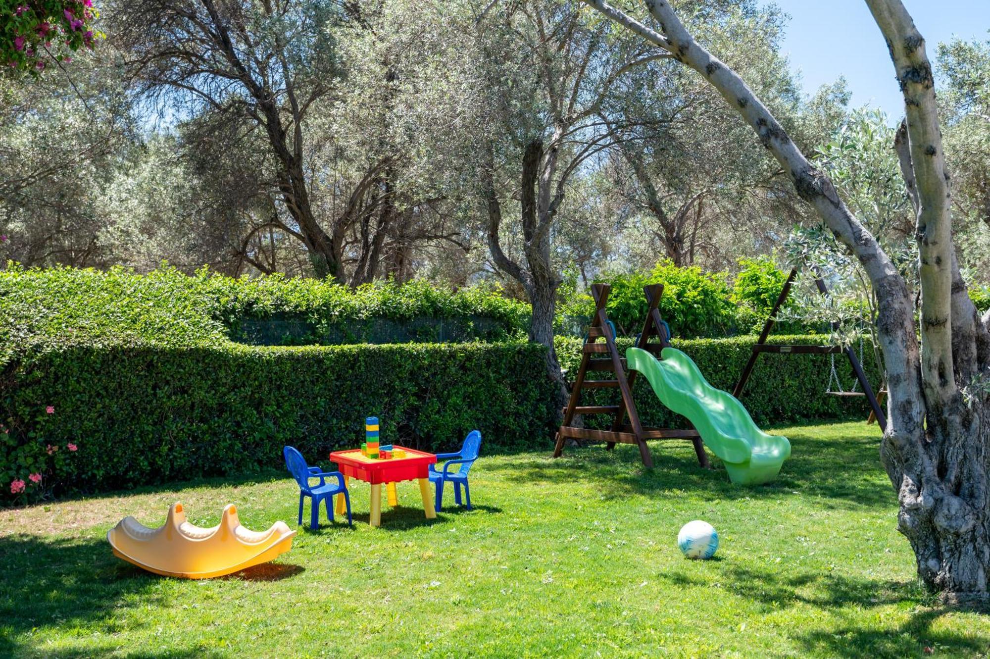 Villa Elisabeth Perama  Esterno foto