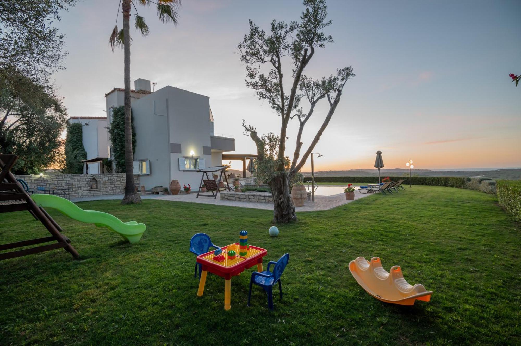 Villa Elisabeth Perama  Esterno foto