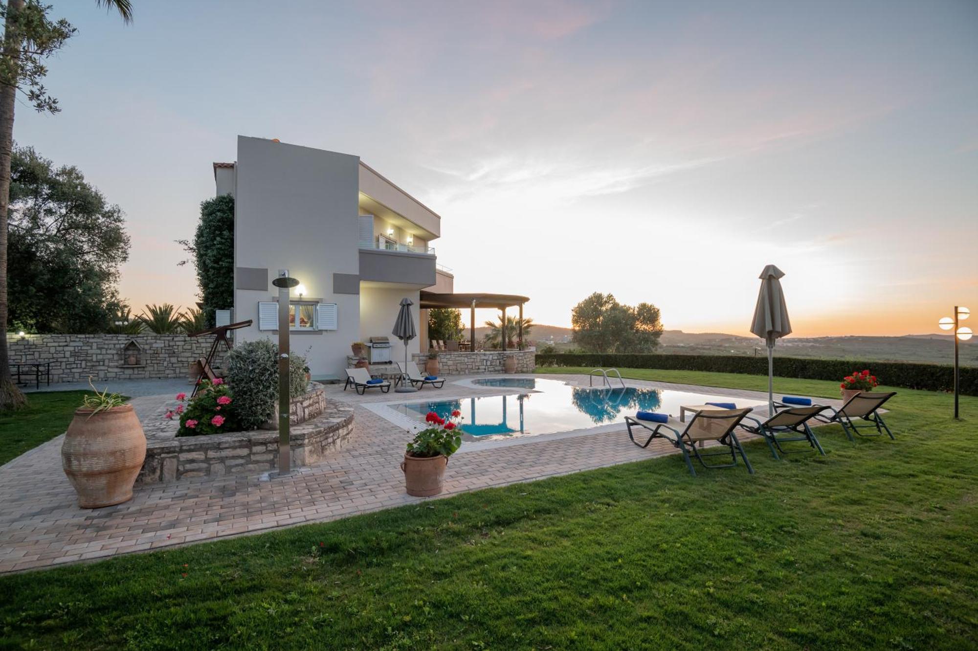 Villa Elisabeth Perama  Esterno foto