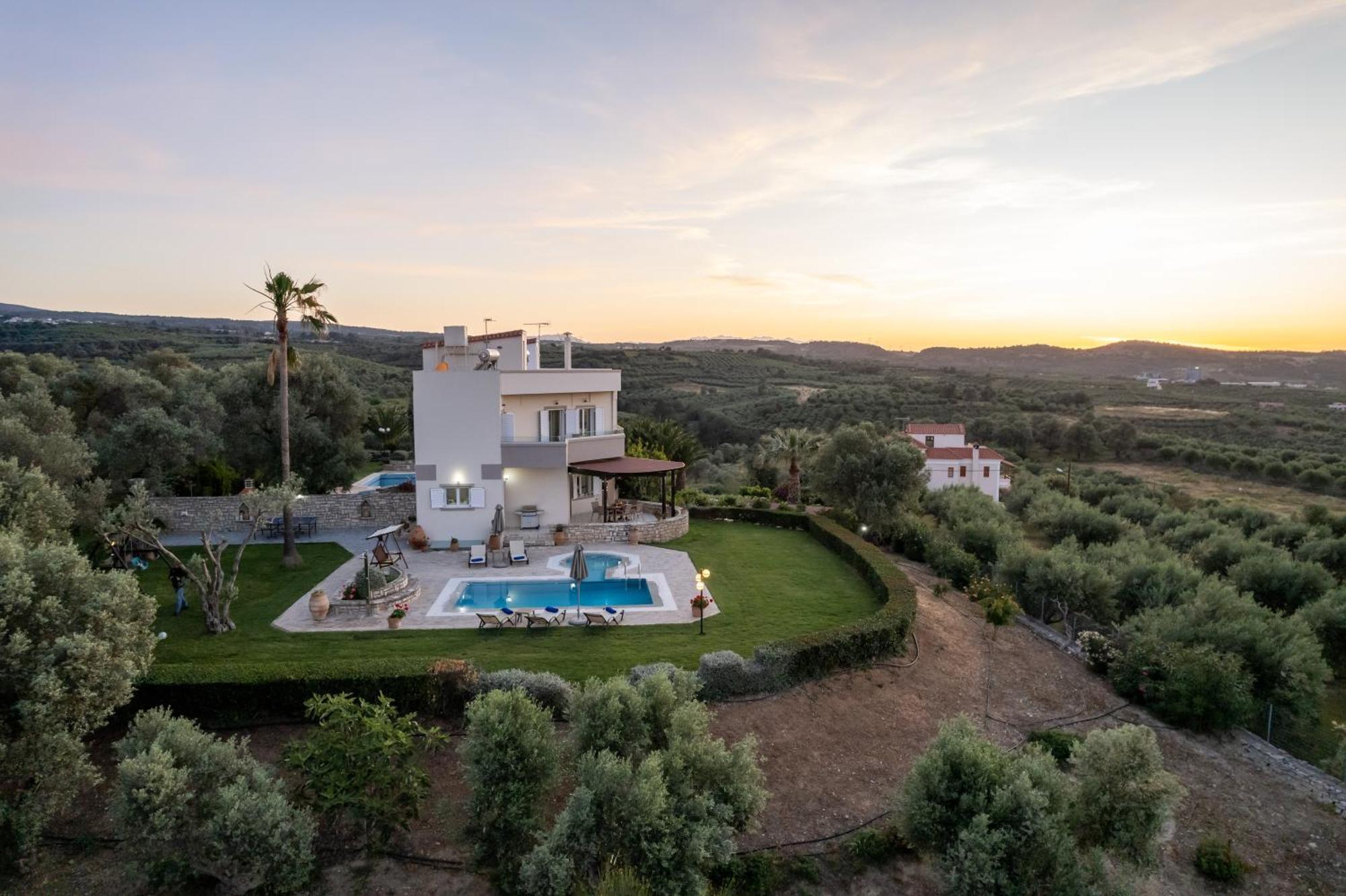 Villa Elisabeth Perama  Esterno foto