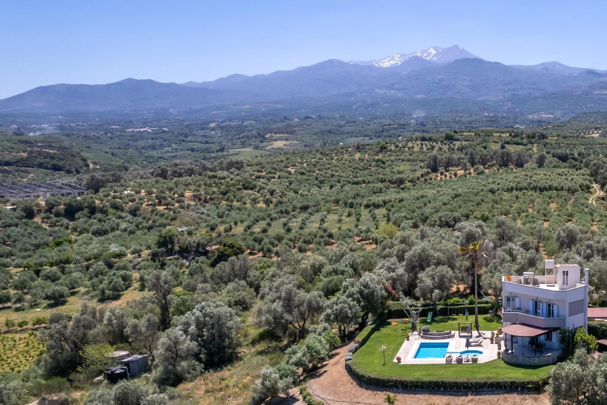 Villa Elisabeth Perama  Esterno foto